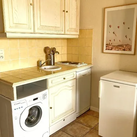 Апартаменты Studio Vue Mer En Centre Ville De Sainte Maxime, Plage 3 Min A Pied