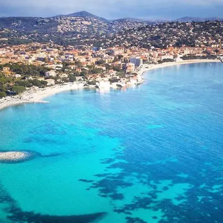 Studio vue mer en centre ville de Sainte Maxime, plage 3 min à pied *
